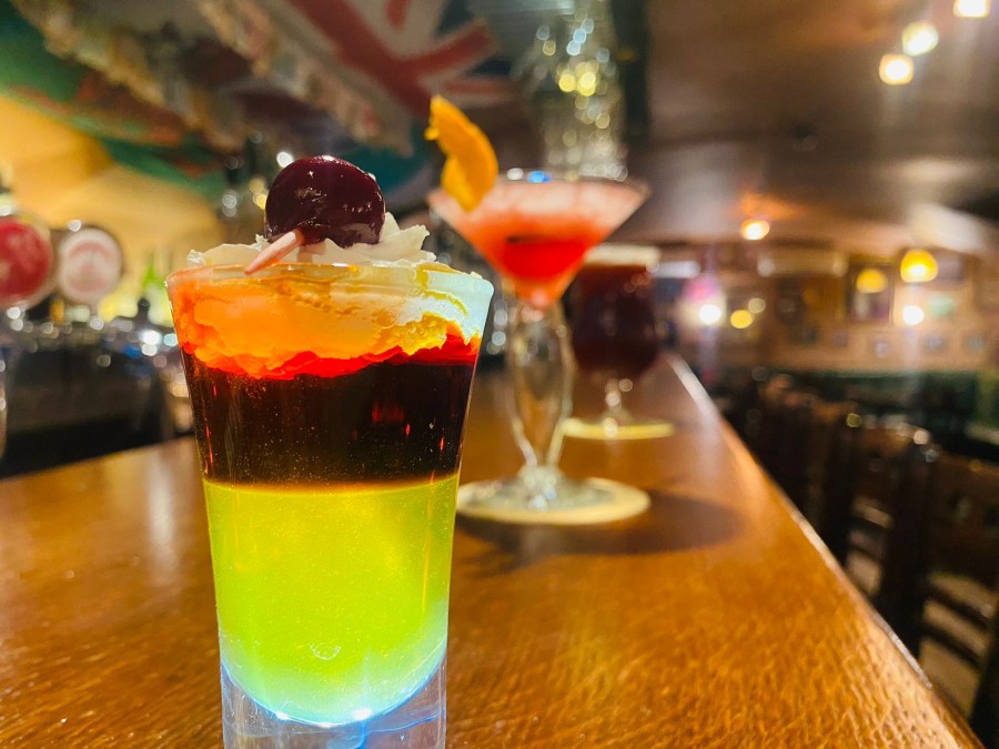 Множество сортов разливного пива, а также авторские коктейли уже ждут вас.
Заходите в гости!