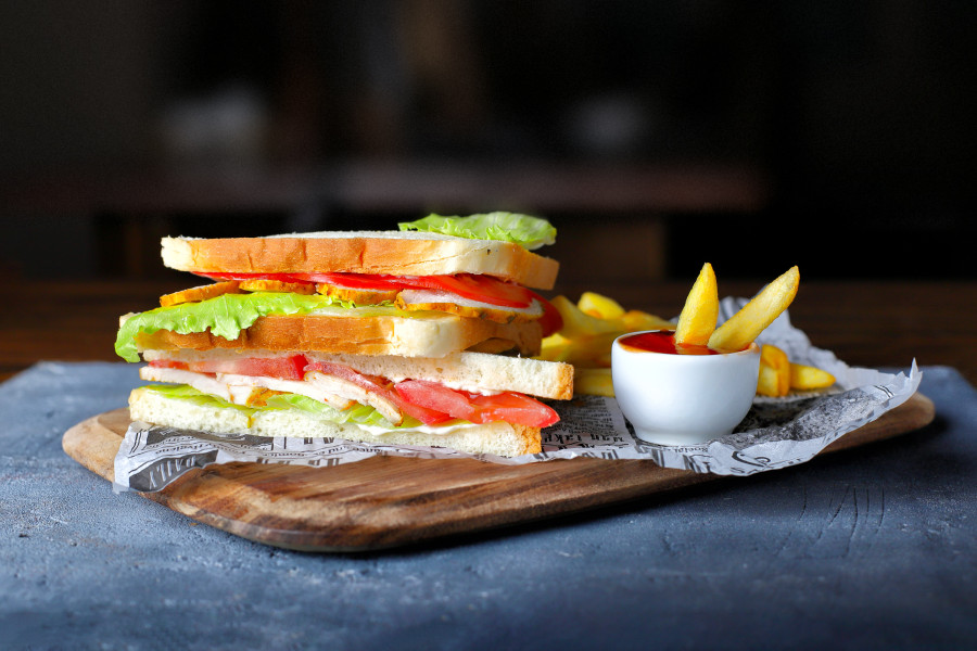У нас вы найдете как классические английские блюда, так и блюда с других концов света.